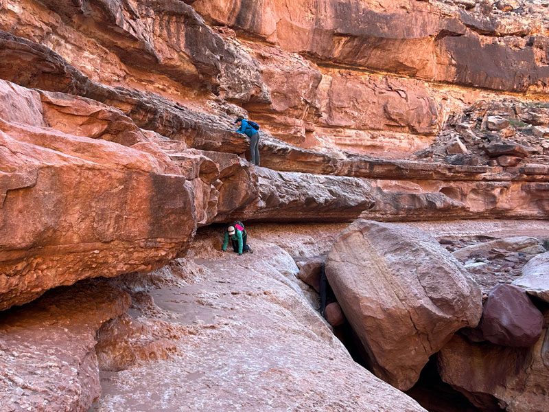 Bypassing a boulder obstacle in Cathedral Wash