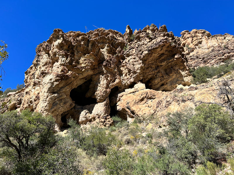 The cave that houses Rogers Canyon Ruins
