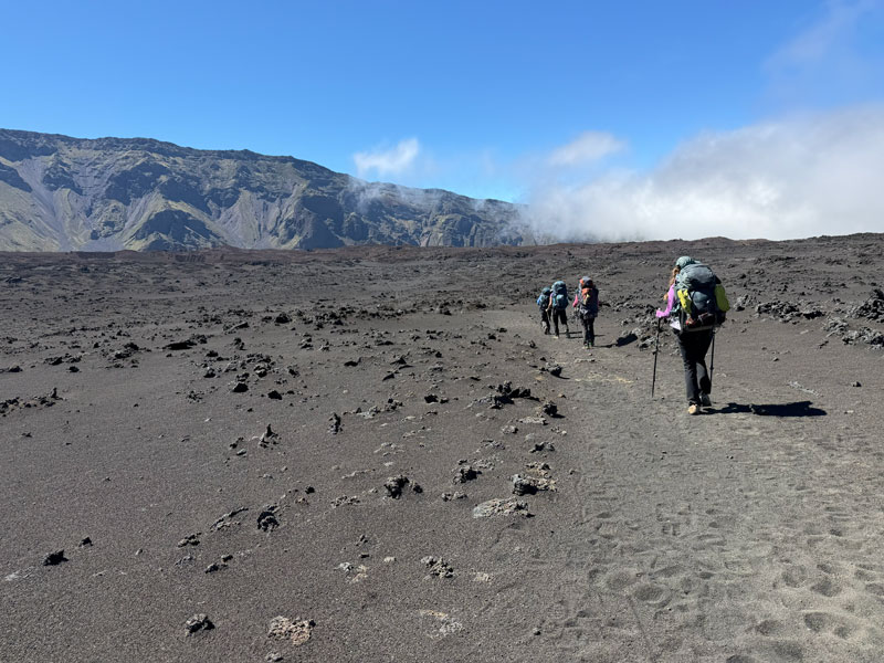 Lava flow along the Halemau'u Trail